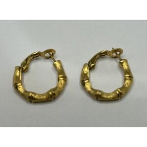 Vintage Trifari Gold Tone Bamboo Hoop Earrings Designers Hoop textured Classic